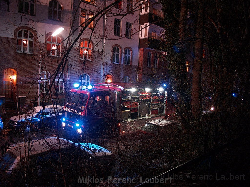 Feuer 3 Dachstuhlbrand Koeln Muelheim Gluecksburgstr P182.JPG